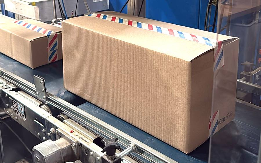 Fermeture automatique des cartons e-commerce chez EPILOG